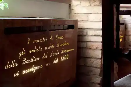 Loggia dei Maestri Comacini - 22