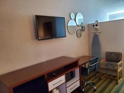 Howard Johnson by Wyndham Phoenix Airport/Downtown Area - 34