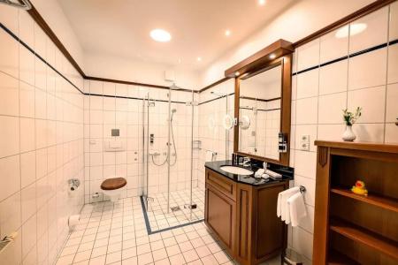 Louisa's Place - 8