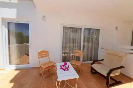 Neruda Pension - 79