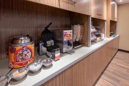 TownePlace Suites by Marriott Indianapolis Airport - 11