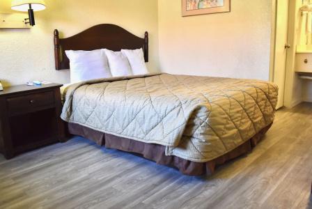Knights Inn - 3