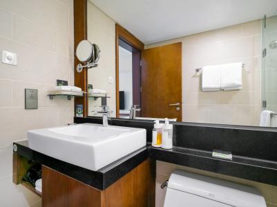Holiday Inn Qingdao City Center, An Ihg - 35