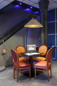 Adonis Marseille Vieux Port – Hôtel du Palais - 22