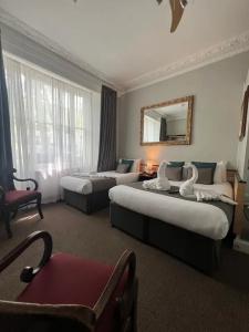 Tudor Court - 65