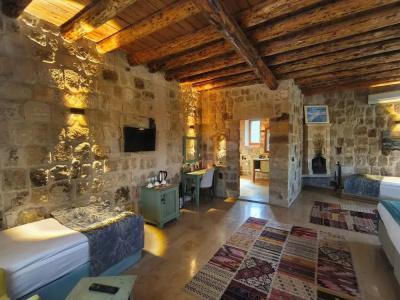 Acropolis Cave Suite - 72