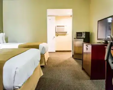 Quality Inn Airport - Cruise Port - 3