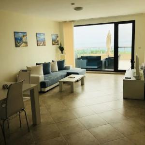 Calithea Complex - 112