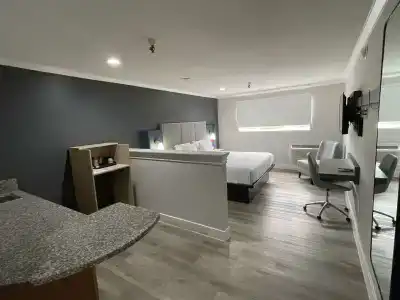 Roy Inn & Suites -Sacramento Midtown - 61