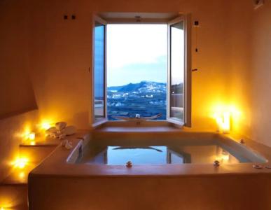 Voreina Gallery Suites - 1