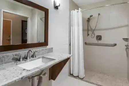 Comfort Suites - University - 52