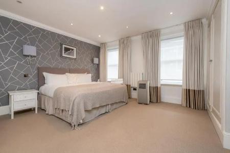 Queensgate Court - 265