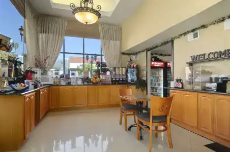 Ramada by Wyndham - 8