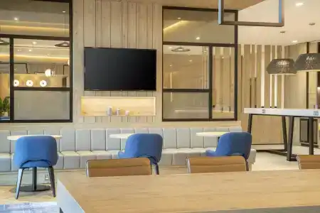 Courtyard by Marriott Inverness Airport - 17