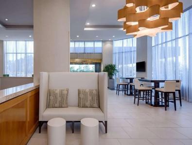 DoubleTree by Hilton Houston Greenway Plaza - 25