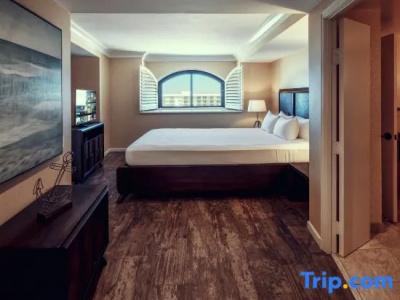 The Waterfront Beach Resort, A Hilton - 243