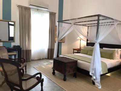 The Postcard Galle - 4