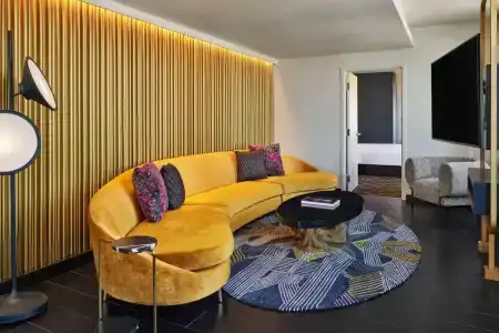 W - The Foshay - 95