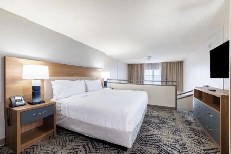 Holiday Inn & Suites, an IHG - 40