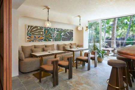 Courtyard by Marriott Waikiki Beach - 12