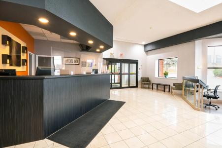 Comfort & Suites - 1