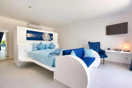 La Perle Luxury Boutique - 34