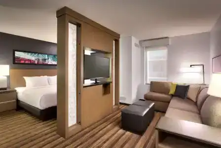 Hyatt House Portland / Downtown - 4