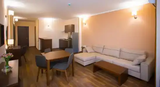 Corner Inn - 103