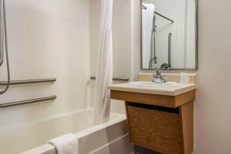 WoodSpring Suites - 18