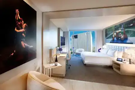Hall Arts, Dallas, Curio Collection By Hilton - 84