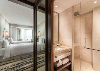 Hilton - 2