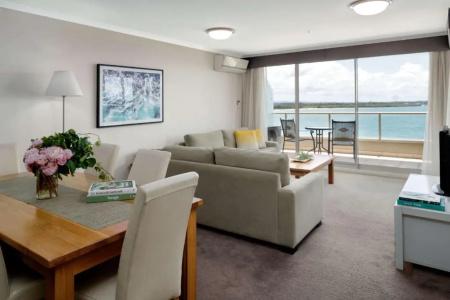 Rydges - 180