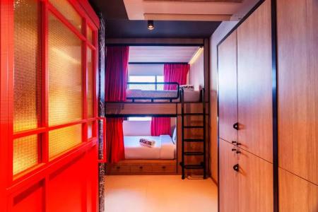 SocialTel Samui - Adults - 18