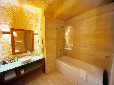 Acropolis Cave Suite - 37