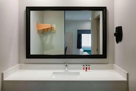 Americas Best Value Inn Houston Willowbrook - 6