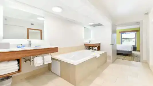 Holiday Inn Express & Suites, An Ihg - 68