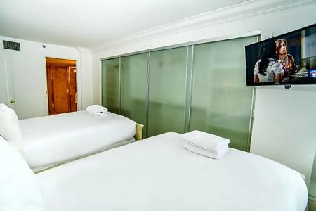 The Alexander All Suites - 642