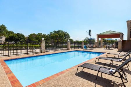 Days Inn by Wyndham San Antonio Near Fiesta Park - 13
