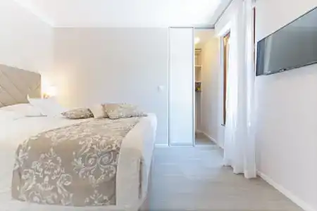 The Residence - 37