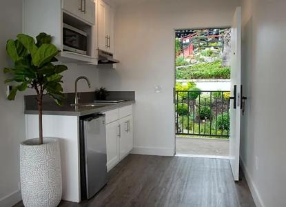 Hollywood Hills - 22