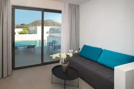 Zoes & Suites - 200