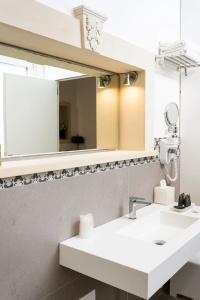 Caportigia Boutique - 125