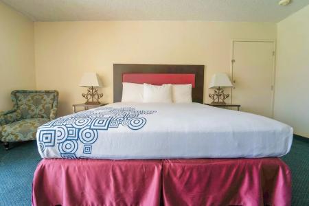 Royal Plaza Inn - 102