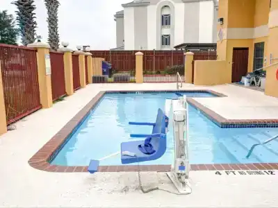 Comfort Suites Austin Airport - 17