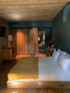 In Gallery & Spa - 126