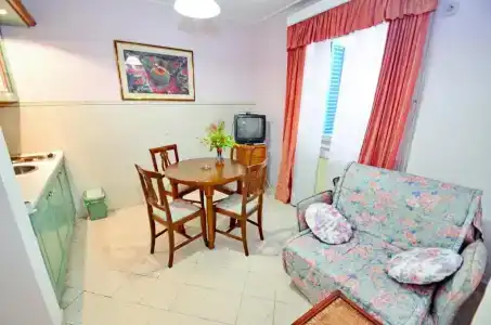 Villa Velzon Guesthouse - 80