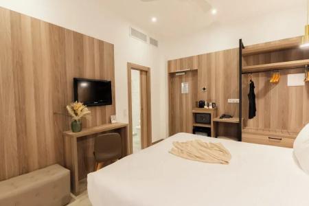 Golden Tulip Cannes De Paris - 82
