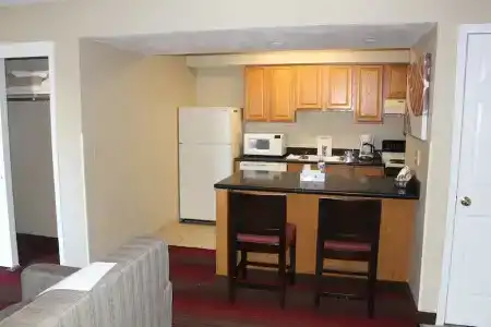 Hawthorn Suites East - 45
