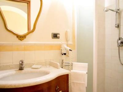Petit Chateau - 38