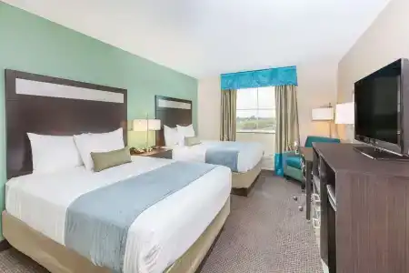 Baymont by Wyndham Center - 5